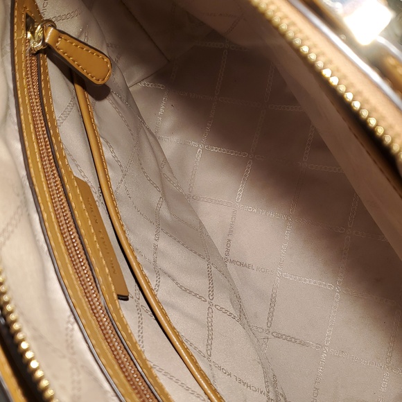 Michael Kors Tan and Cream Satchel🌟Like New - Picture 5 of 7
